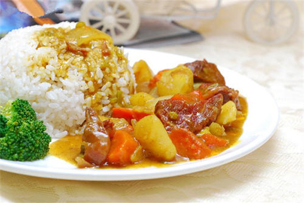 牛肉咖喱半成品菜做法大全，一道外国特色的咖喱饭