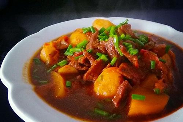 葱香土豆焖牛肉做法大全,在家就能做出美味