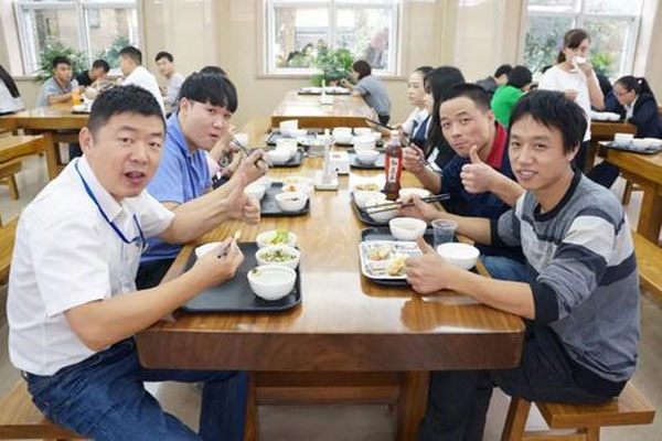 新冠局部爆发,防控工作再次升级,5000元难以找到餐饮员工
