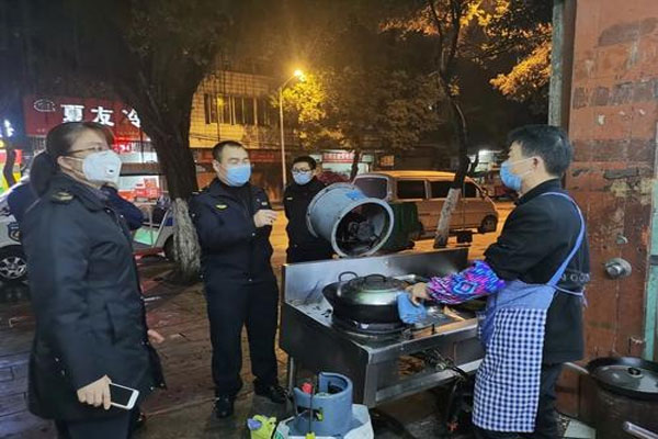 全国首个“餐饮从业人员佩戴口罩”专项立法在福建实行