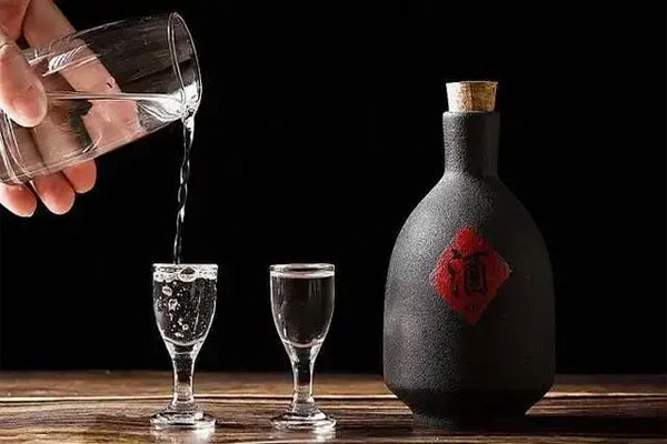 酱酒产品在市面上已经动销不畅,基酒仍然走出独立上涨行情