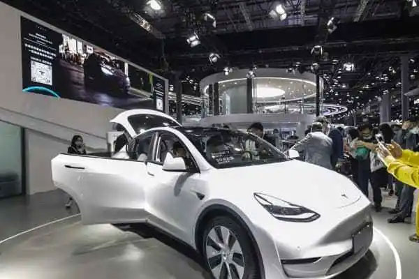 特斯拉发布了2021年第四季度成绩单,总市值达1.2万亿美元
